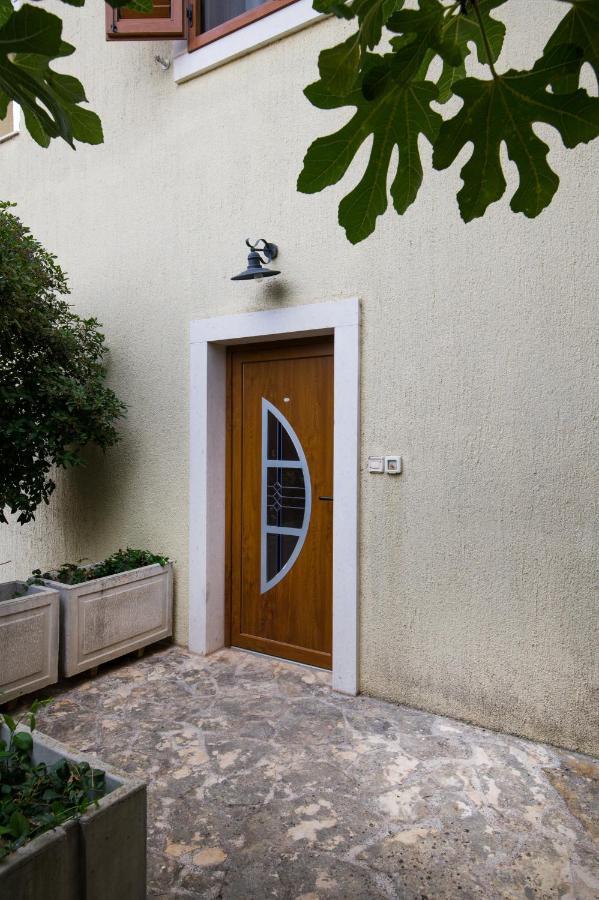 Apartman Mediterraneo Supetar Eksteriør bilde